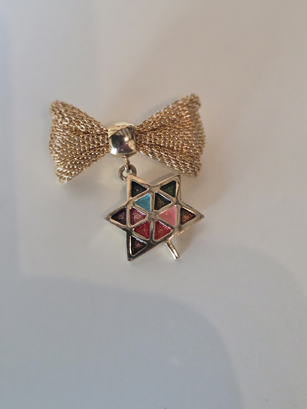 Vintage 1967 Continental Canada Centennial Enamel Maple Leaf Mesh Bow Brooch